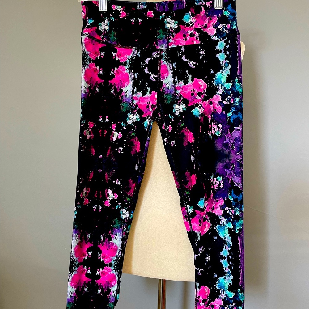 Fabletics multi color workout leggings size xs 3/4 length